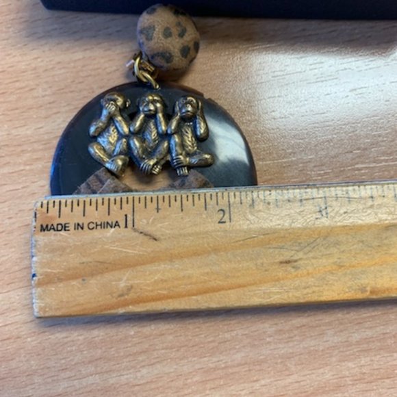 Speak no evil, see no evil , hear no evil fun earrings - Picture 5 of 7